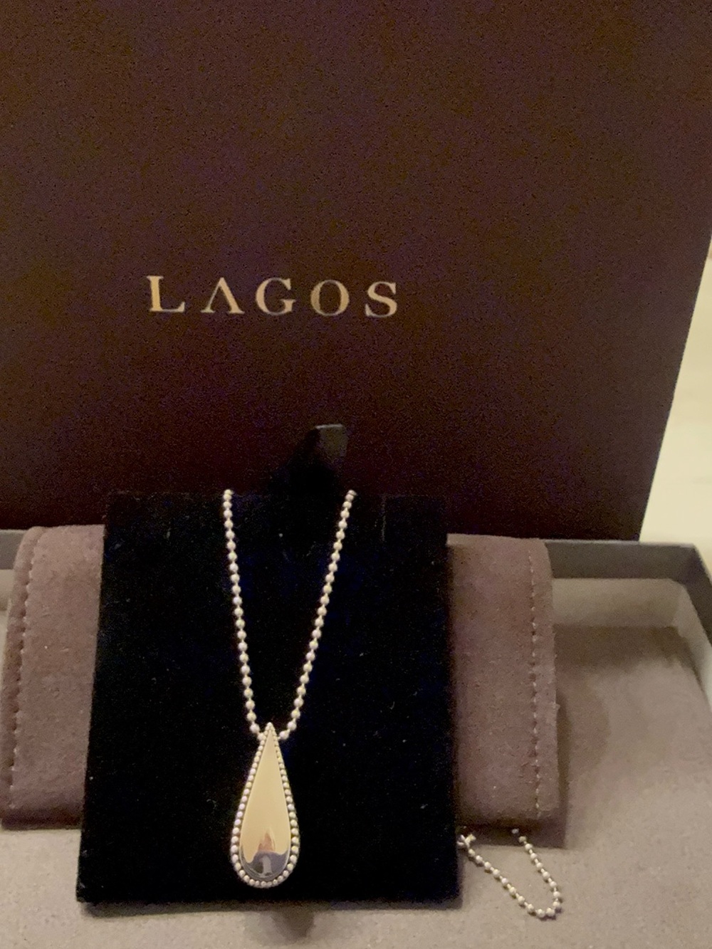 LAGOS
Sterling Silver
Smooth Small
Teardrop Pendant
Necklace